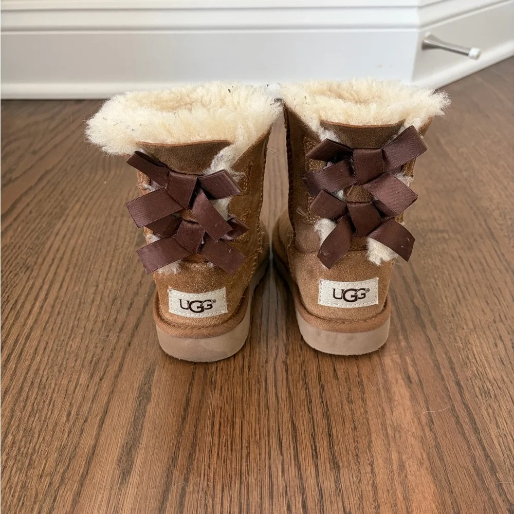 UGG Kids Brown Suede Shearling-Lined Boots